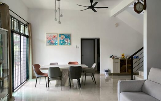 Fully Reno & Furnished / 2-Storey Semi D Corner House For Sale RM950K